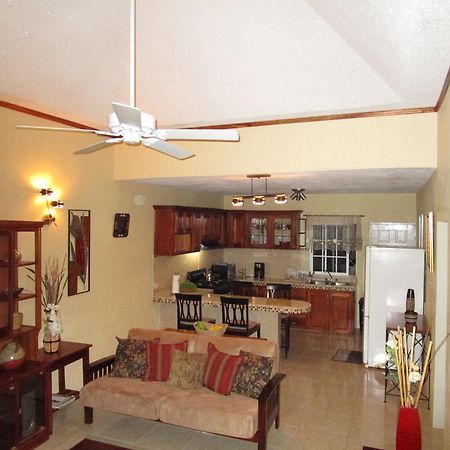 The Residence Portmore Apartments Buitenkant foto