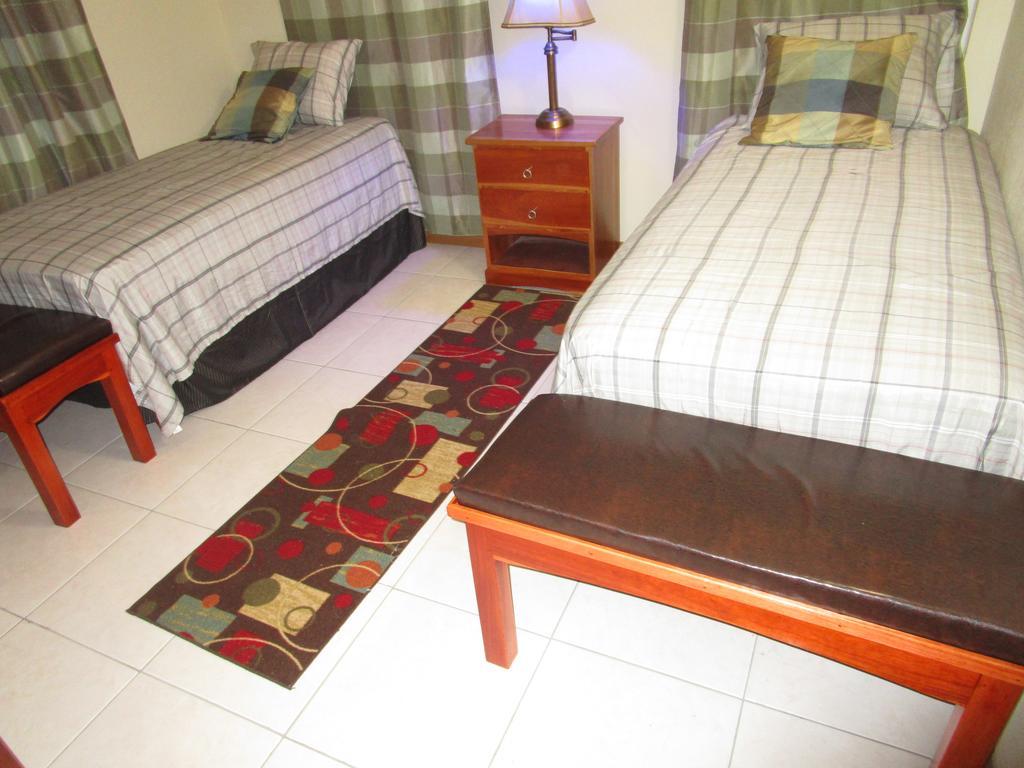 The Residence Portmore Apartments Buitenkant foto