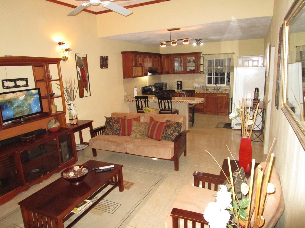 The Residence Portmore Apartments Buitenkant foto