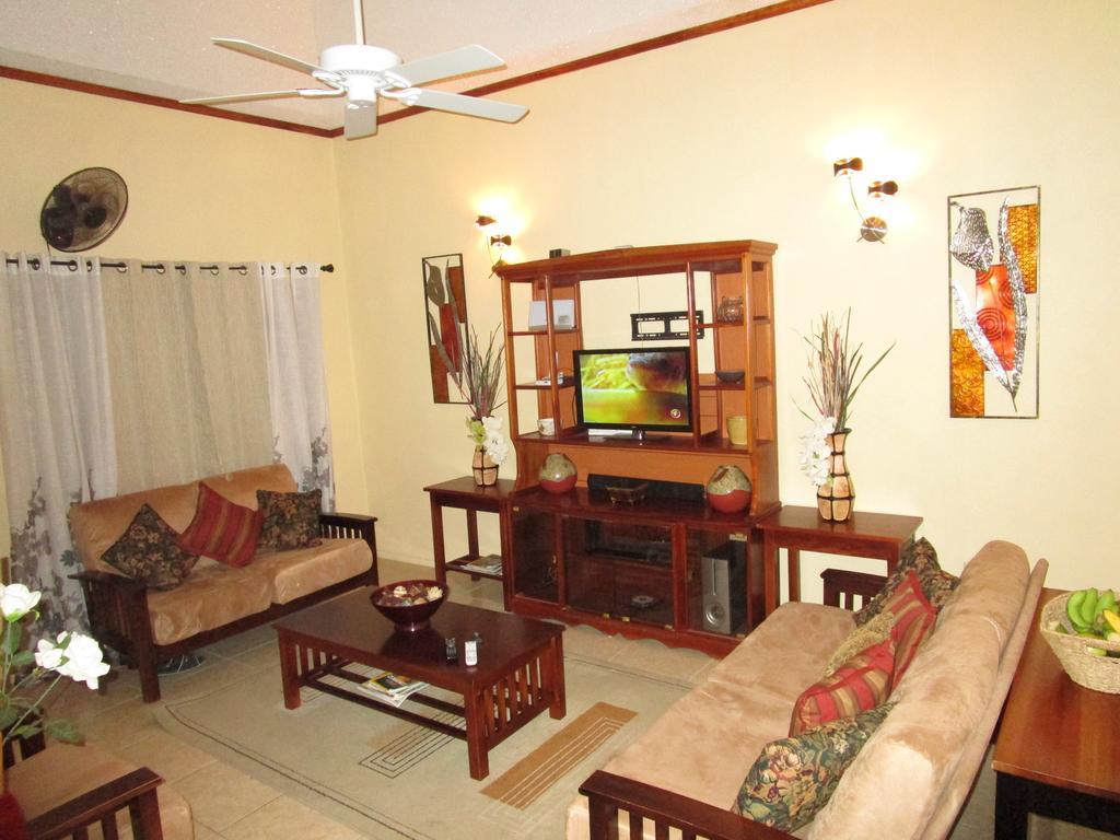 The Residence Portmore Apartments Buitenkant foto