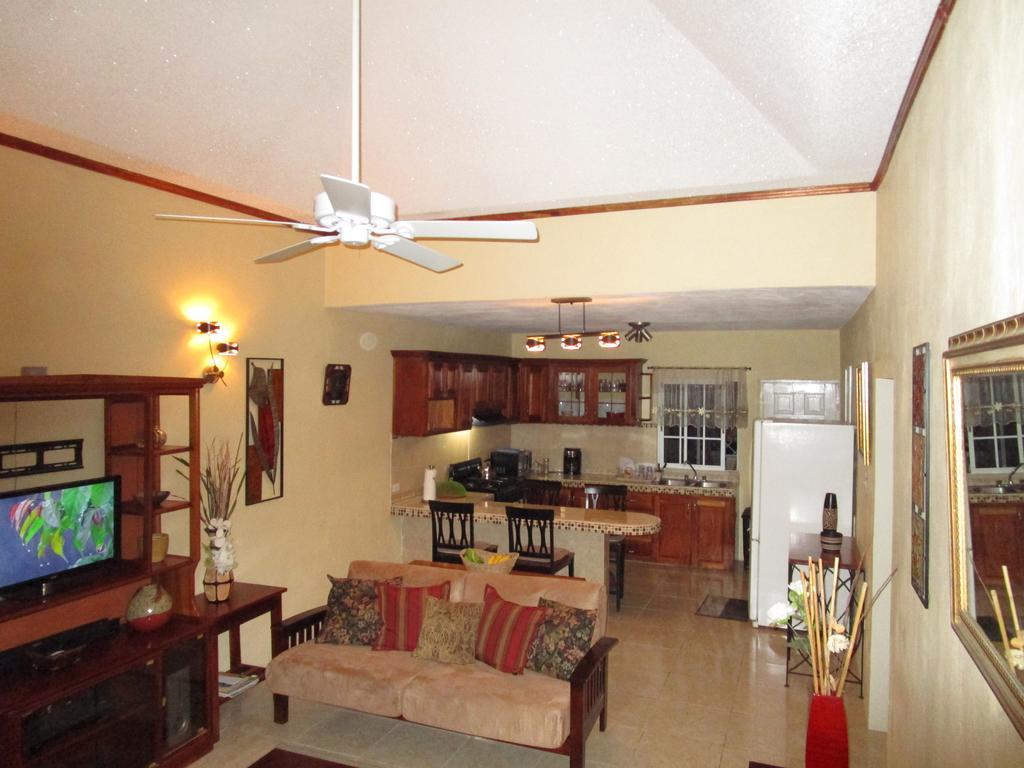 The Residence Portmore Apartments Buitenkant foto