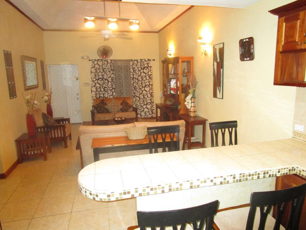 The Residence Portmore Apartments Buitenkant foto