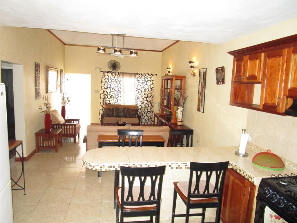 The Residence Portmore Apartments Buitenkant foto