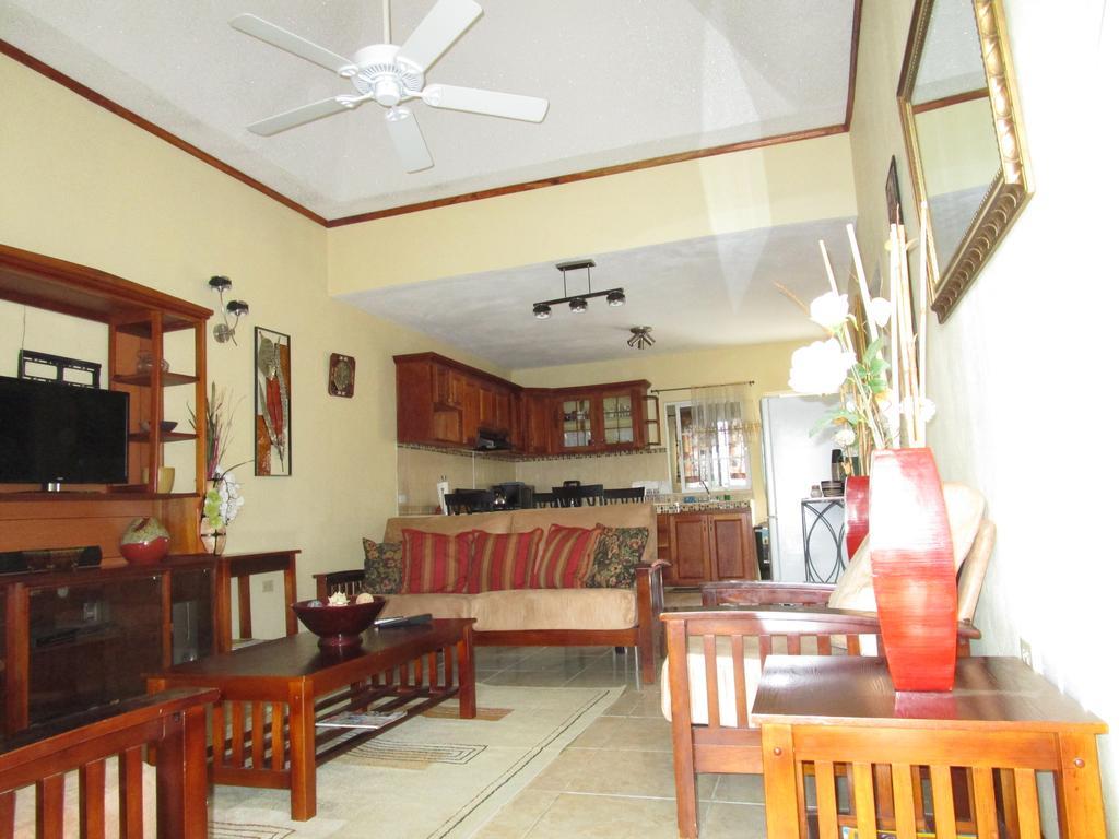 The Residence Portmore Apartments Buitenkant foto
