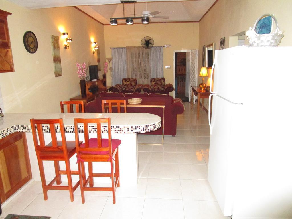 The Residence Portmore Apartments Buitenkant foto