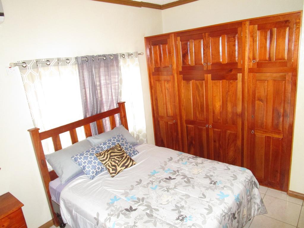 The Residence Portmore Apartments Buitenkant foto