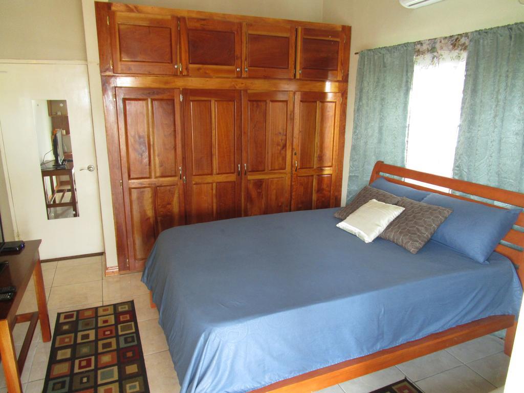 The Residence Portmore Apartments Buitenkant foto