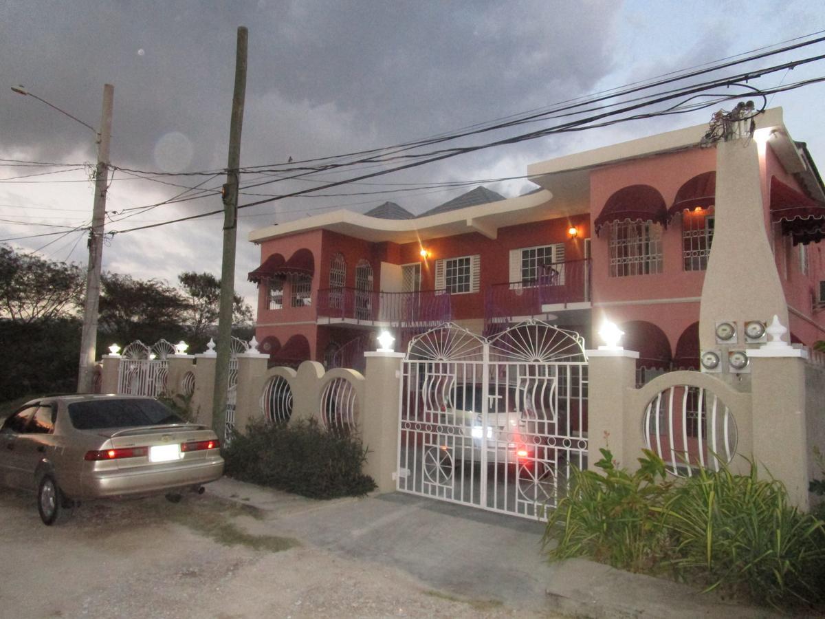 The Residence Portmore Apartments Buitenkant foto