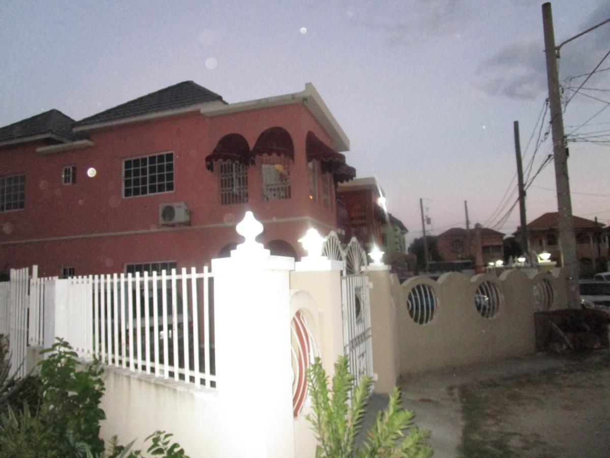 The Residence Portmore Apartments Buitenkant foto