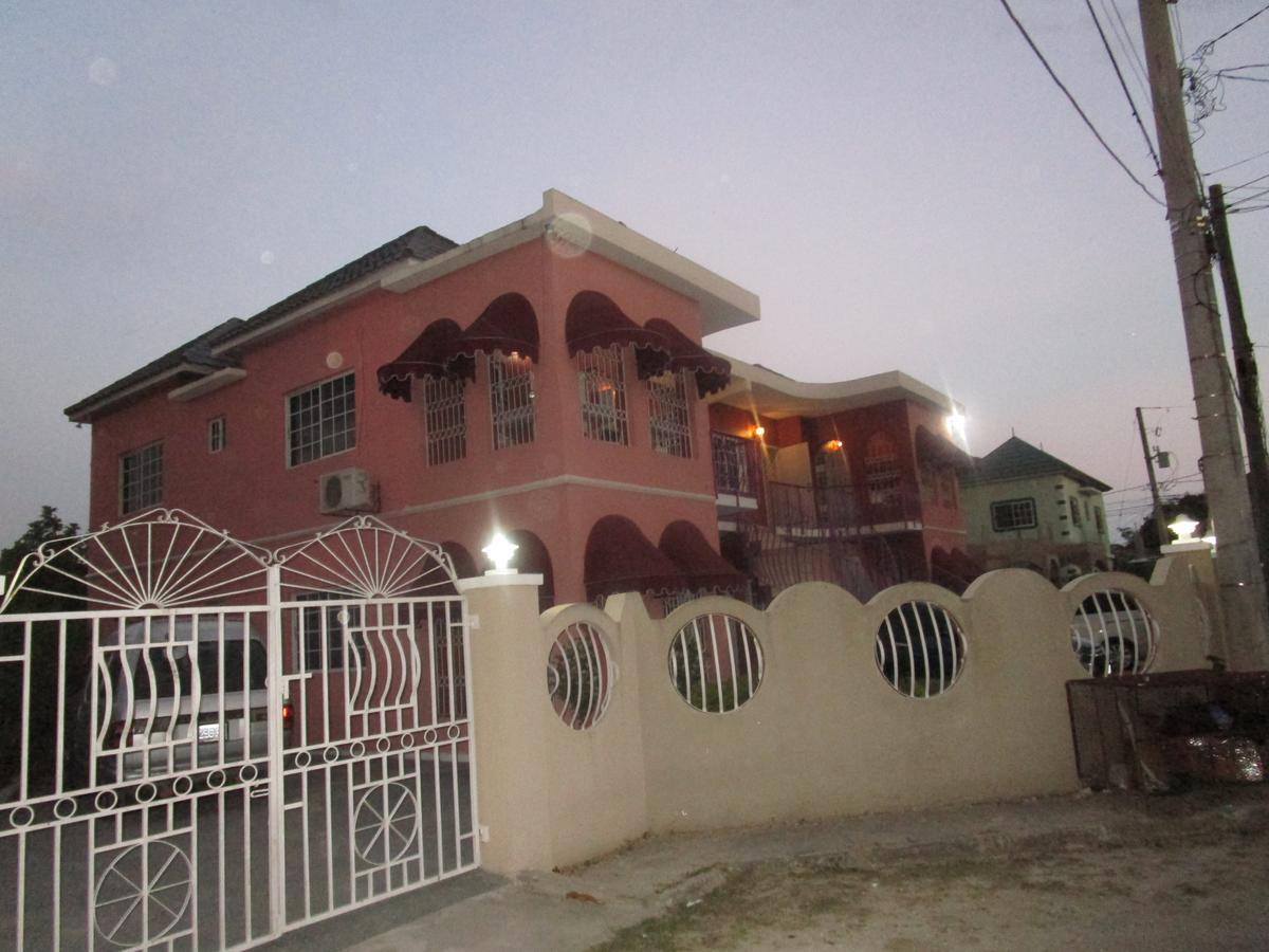 The Residence Portmore Apartments Buitenkant foto